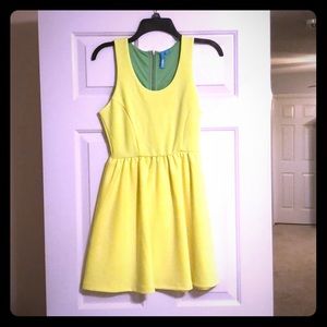 L’Amour bright yellow dress